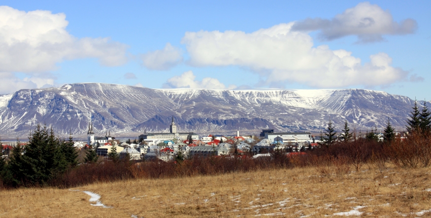 Reykjavik_Esja.jpg